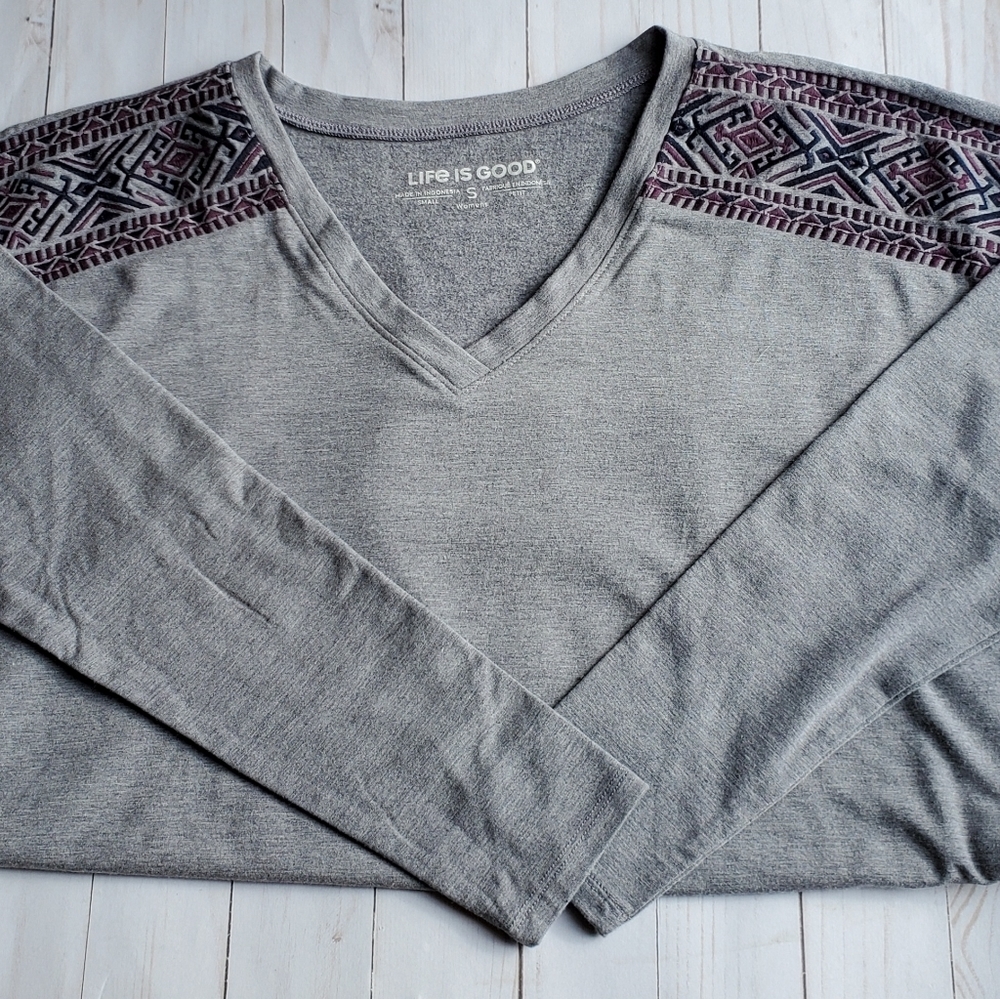 Life is Good Women's Shirt Soft Pullover Gray Long Sleeves Top Size Small NEW